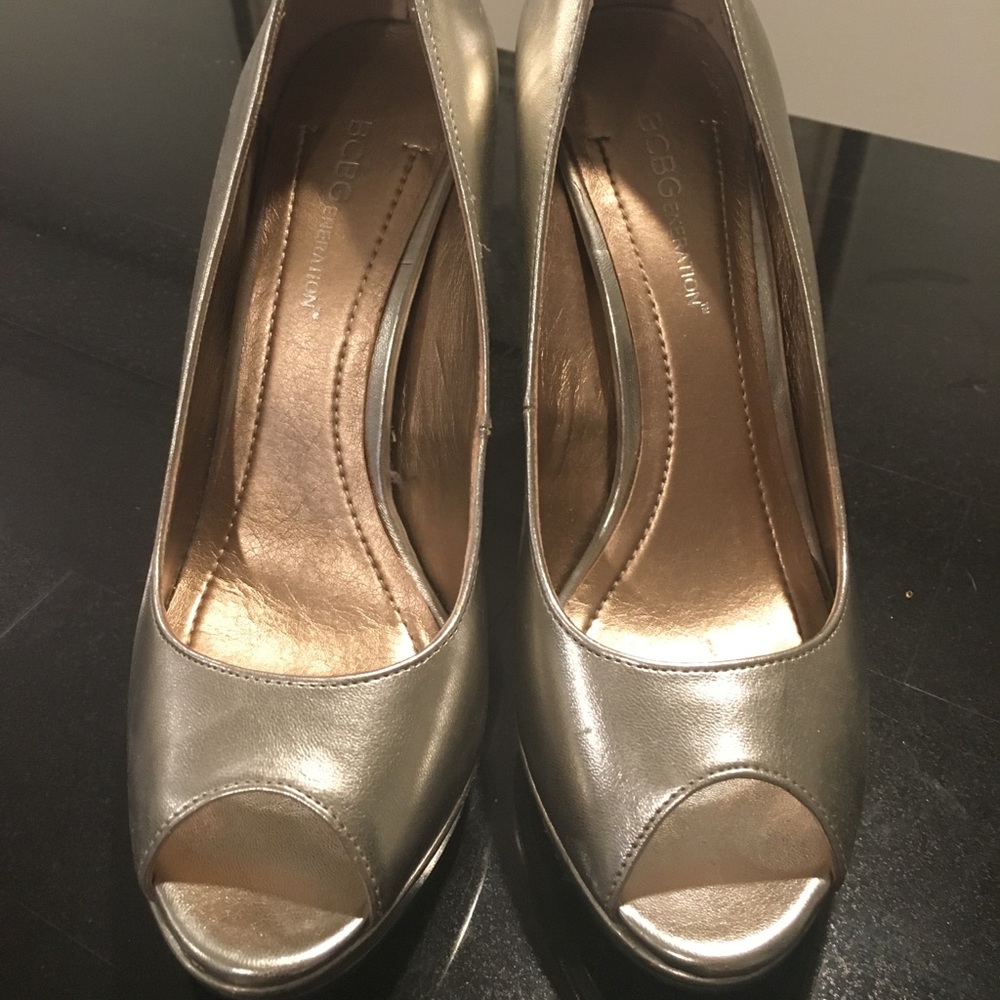 Bcbgeneration pewter peeptoe pump